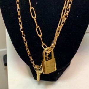 LV LOCK AND KEY SET on unbranded 18kt gold plated 2 set chain